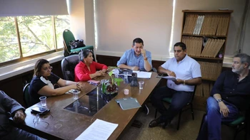 La Asamblea Legislativa Departamental aprueba suplencia temporal para Luis Fernando Camacho sin gobernador y vicegobernador presentes.