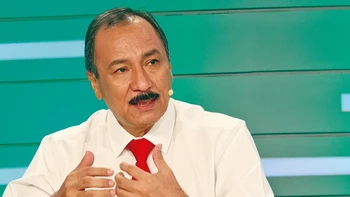 Descentralización y reforma integral para Santa Cruz, con un enfoque público-privado y gobernanza colectiva para impulsar el desarrollo regional.