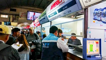 La Autoridad de Telecomunicaciones y Transporte emprende acciones contra empresas de buses por cobros excesivos y falta de transparencia en