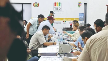 Corrección del padrón electoral y apelaciones clave ante el TSE para definir competencia electoral en varias regiones del país.