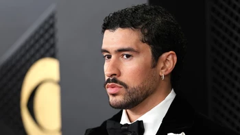 "Bad Bunny hace historia en los Grammy con su disco 'DeBÍ TiRAR MáS FOToS' y denuncia la injusticia migratoria"