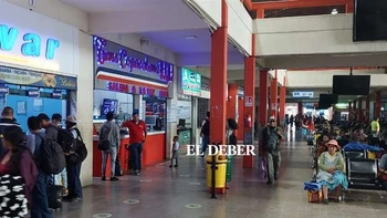 La baja demanda de pasajeros por fin de año provoca una rebaja en precios de pasajes y horarios flexibles en