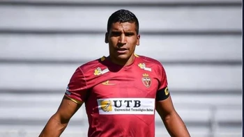 Blooming completa su reforzamiento extranjero con Julio Vila y mira al futuro en Copa Sudamericana y torneos locales.