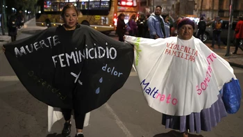 Bolivia y ONU Mujeres lanzan campaña para erradicar violencia contra las mujeres durante el carnaval con un enfoque preventivo y