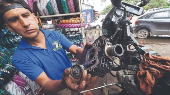 "La 'carbonilla' afecta a motores y plantea dudas sobre la calidad de la gasolina comercial en Bolivia"