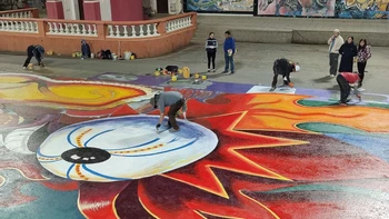 Oruro se prepara para el Carnaval con festival de bandas y actividades previas que atrajeron a miles de personas.