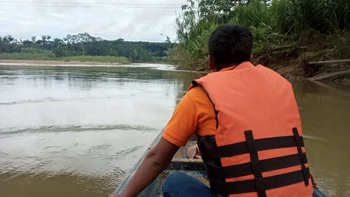 Búsqueda desesperada por dos adolescentes arrastrados por el río Isarcama en Chapare, Cochabamba.