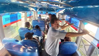 Choferes de micros de Santa Cruz se oponen a subida del precio del pasaje y piden mejorar el servicio