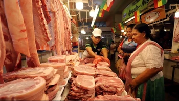 Precios de carne y alimentos suben ante el fin de año con ofertas especiales en mercados como Abasto