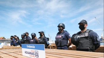 Fiscalía detiene representante legal de empresa que intentó enviar 700 kilos de cocaína impregnada en madera a Europa desde Bolivia.