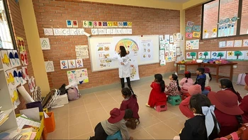 Estudiantes de Medicina enseñan higiene y alimentación saludable a niños periurbanos en La Paz