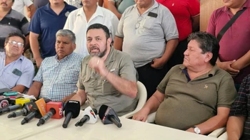 "Concejo rechaza alza del pasaje y plantea revisión de estudio de costos para fijar nueva tarifa en Santa Cruz de