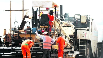 Empresarios constructoros exigen reforma estatal para evitar cierres de empresas y pérdida de empleos en obras públicas.