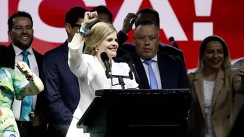 Costa Rica afronta un giro hacia la derecha con Laura Fernández como presidenta electa, prometiendo un "cambio profundo e irreversible".