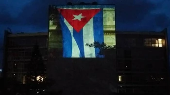 Cuba honra a 32 militares caídos en Venezuela con repatriación de restos mortales y homenaje público.