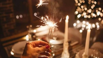 El ritual de Año Nuevo: supersticiones y tradiciones que abren puertas al futuro con fe y esperanza.