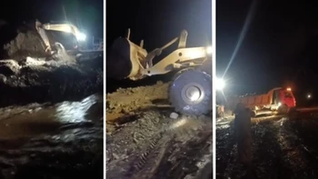 Crecida del río Tipuani atribuida a derrumbe de muro abandonado de cooperativa minera en zona.