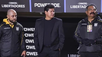 Elenco paceño lamenta eliminación tras caer en penaltis ante Deportivo Táchira en Venezuela, después de igualar 2-2 en serie.