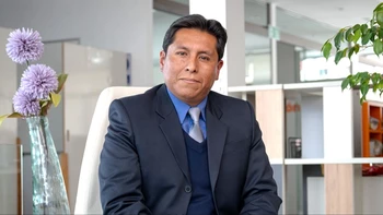 Bolivia avanza hacia una educación híbrida mixta, combina presencialidad con virtualidad y fomenta competencias digitales y pensamiento crítico.