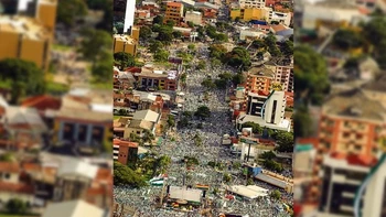 "Seis décadas de compromiso: EL DEBER refleja la historia de Bolivia y Santa Cruz con noticias y hechos clave"