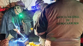 El desvío ilegal de combustibles genera multimillonaria suma diaria en Bolivia y obstaculiza la estabilidad económica.