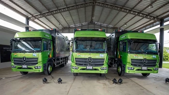 Fortalecimiento de la flota empresarial boliviana con tecnología y potencia Mercedes-Benz para impulsar crecimiento económico.