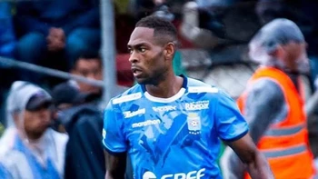 Recuperación acelerada de Enoumbá permite mantener ritmo con el equipo en plena pretemporada académica cruceña