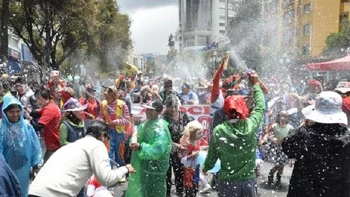 Marcas de espuma autorizadas para Carnaval 2026: nueve opciones seguras para la alegría y el respeto al medioambiente.