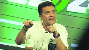 Santa Cruz de la Sierra enfrenta crisis institucional y económica: Áñez propone digitalización y orden municipal para revertirla.