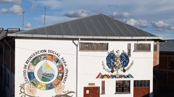 La Policía imputa al sargento custodio por favorecimiento a la evasión del reo que logró fugar del penal de Qalahuma.