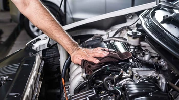 Gobierno activa seguro solidario para reparar vehículos afectados por gasolina “desestabilizada” con protocolos técnicos especializados.