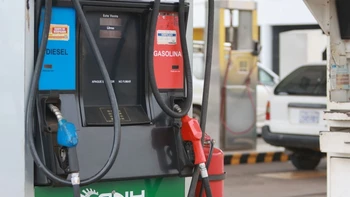 Gobierno propone restablecer el crédito fiscal del IVA en combustibles al 100% para garantizar equilibrio tributario y seguridad jurídica.