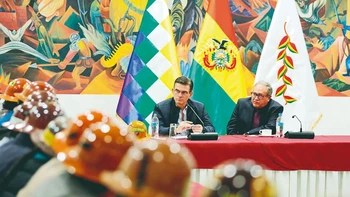 Diálogo gubernamental y sectores productivos alcanzan acuerdos en materia de combustibles y licencias ambientales