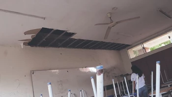 Collegios escolares enfrentan deterioro en infraestructura y malezas antes del inicio de clases programado para febrero.