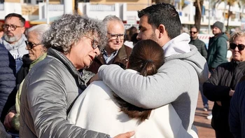 "Desesperación y esperanza: víctimas fatales del choque de trenes en España y las historias de los sobrevivientes"