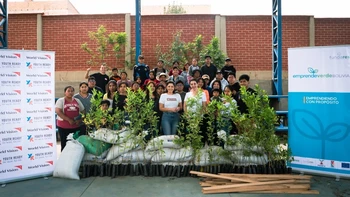 Fortaleciendo liderazgo juvenil sostenible a través de "Emprende Verde", un programa que combina emprendimiento, sostenibilidad y responsabilidad social.
