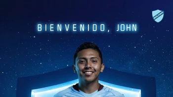 Bolívar refuerza su plantel con John García, un extremo con experiencia y recorrido internacional por Bolivia y Chile.