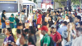 Transportistas amenazan con paros y aumentos en tarifas debido a la eliminación del subsidio al combustible y presiones económicas.