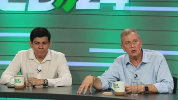 "Roger Castellón propone reorganizar la Gobernación para fomentar la autonomía y el crecimiento económico en Santa Cruz".