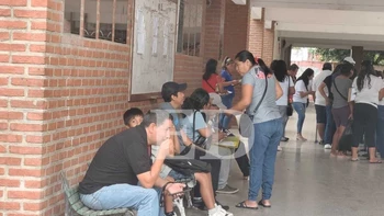 Demanda aguda por cupos en el colegio Flamingo de Santa Cruz, con más de 80 postulantes y apenas 30 plazas