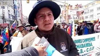 Desabastecimiento y encarecimiento de productos básicos golpean a los hogares urbanos en el occidente boliviano al tiempo que se debate