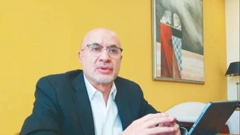 El gobierno boliviano asume decisiones difíciles pero necesarias para sanar un país enfermo y evitar réplicas de crisis similares.