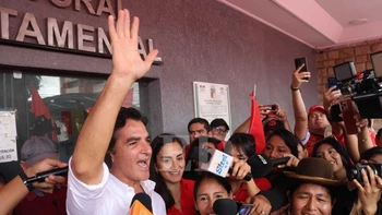 Manuel "Mamen" Saavedra lanza candidatura a la Alcaldía cruceña con promesas de transformación y mejoramiento ciudadano.