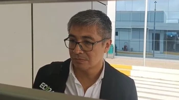 El ministro Espinoza enfatiza el diálogo con sectores opositivos al decreto 5503, pero rechaza su eliminación frontalmente.