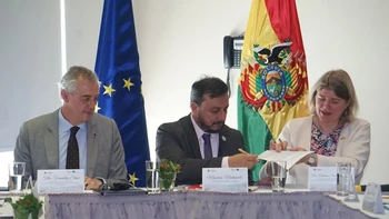 Desarrollo sostenible y cooperación intensificada entre UE y Bolivia en áreas como energía renovable y litio.