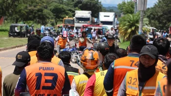 Movilizaciones masivas en Santa Cruz por calidad del combustible y amenazas de tomar refinería