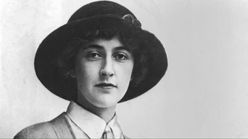 "La vida silenciosa de Agatha Christie: un abismo entre su obra maestra y su personalidad pública" (Note: I've kept the