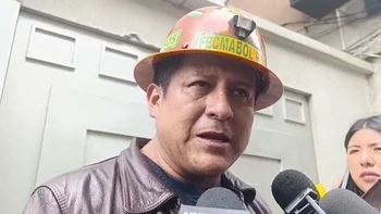 Mineros cooperativistas bolivianos priorizan diálogo sobre protestas ante eliminación del subsidio a combustibles.