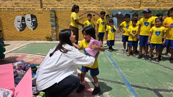 La campaña solidaria de Para Ellas y EL DEBER regala momentos de felicidad a más de 100 niños en el