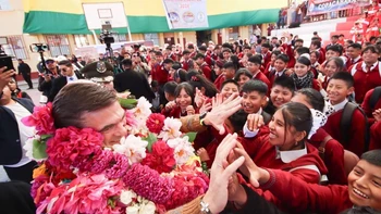 Paz destaca la importancia del acuerdo en educación para cambiar normas y respaldar el crecimiento económico en Bolivia.